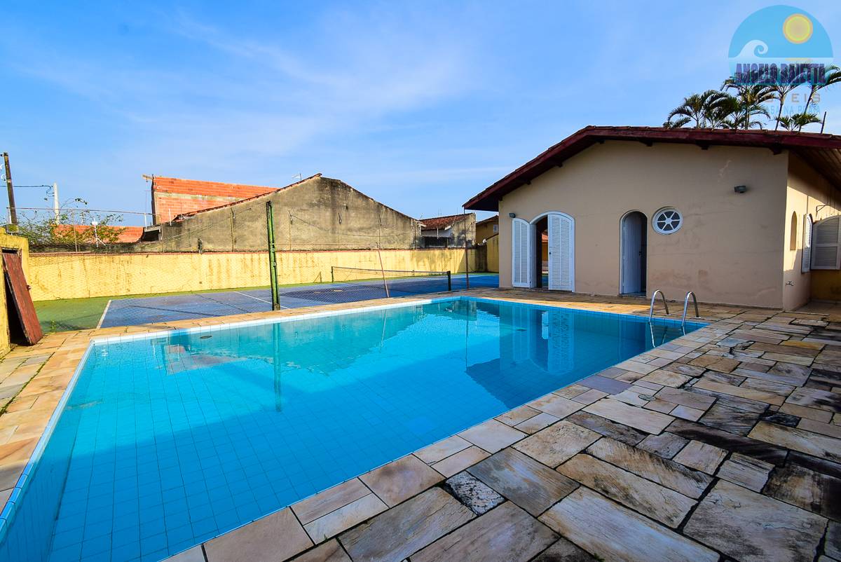 Casa á venda no bairro Turistico em Peruíbe á 800 metros da praia
