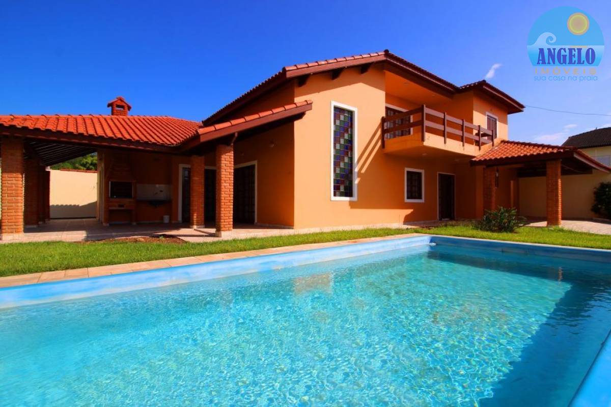 Casa com piscina, 3 lotes, no bairro Belmita Novaes em Peruibe