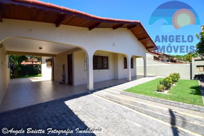 Casa á venda no bairro Stella Maris em Peruíbe