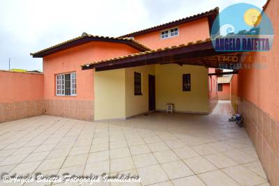 Casa á venda no bairro Icaraíba em Peruíbe