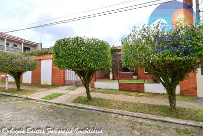 Casa lado praia á venda, 2 lotes, no bairro Oasis em Peruíbe