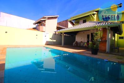 Casa para venda no bairro Centro em Peruibe, entre 400 e 800 metros da praia