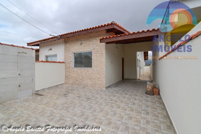 Casa á venda no bairro Ribamar em Peruibe