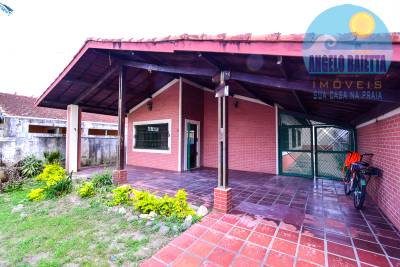 Casa com 3 dormitórios, sendo 1 suíte em Peruíbe, á 200 metros da praia