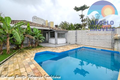 Casa lado praia á venda no bairro Centro em Peruíbe