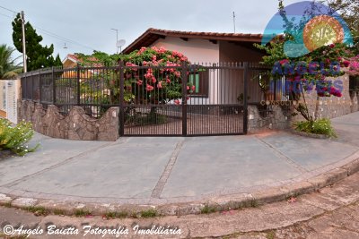 Casa á venda no bairro Florida em Peruíbe