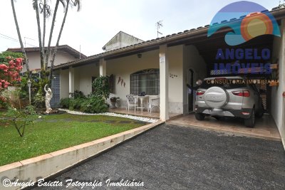 Casa á venda no bairro Stella Maris em Peruíbe