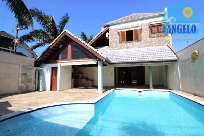 Casa para venda no bairro Centro em Peruibe, até 200  metros da praia