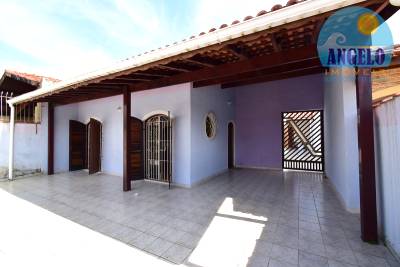 Casa para venda no bairro Oasis em Peruibe, entre 200 e 400 metros da praia