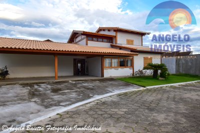 Casa á venda no condomínio Aldeia da Jureia em Peruíbe