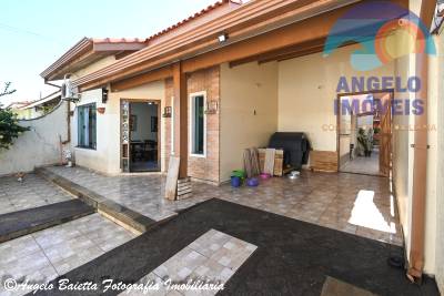 Casa lado praia á venda no bairro Oásis em Peruíbe