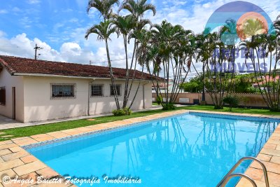 Casa em 2 lotes, 3 dormitórios, piscina, á venda no bairro Arpoador em Peruíbe
