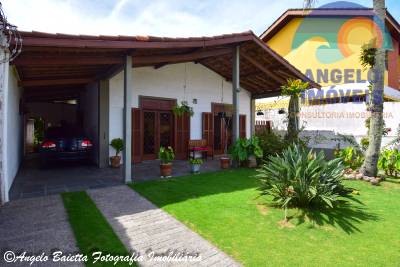 Casa á venda no bairro Stella Maris em Perui´be