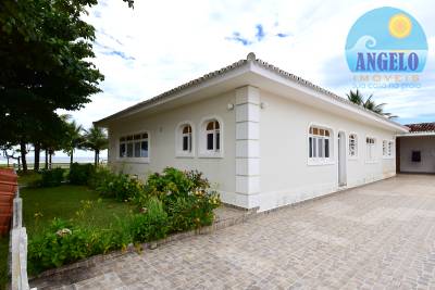Casa terrea, 4 dormitorios, sendo 2 suítes, frente ao mar