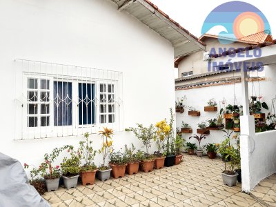 Casa lado linha  á venda no bairro Samburá em Peruíbe