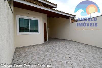 Casa lado linha á venda no bairro Stella Maris em Peruibe