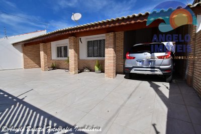 Casa á venda no bairro Florida em Peruíbe