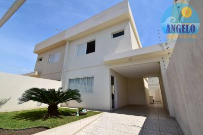 Casa com 3 dormitorios em Peruíbe, entre 400 e 800 metros da praia