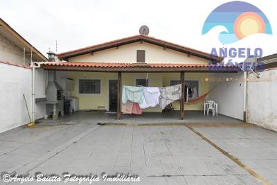 Casa para locação no bairro Centro em Peruíbe