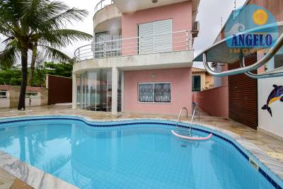 Sobrado triplex para venda no bairro Oásis em Peruíbe, frente ao mar